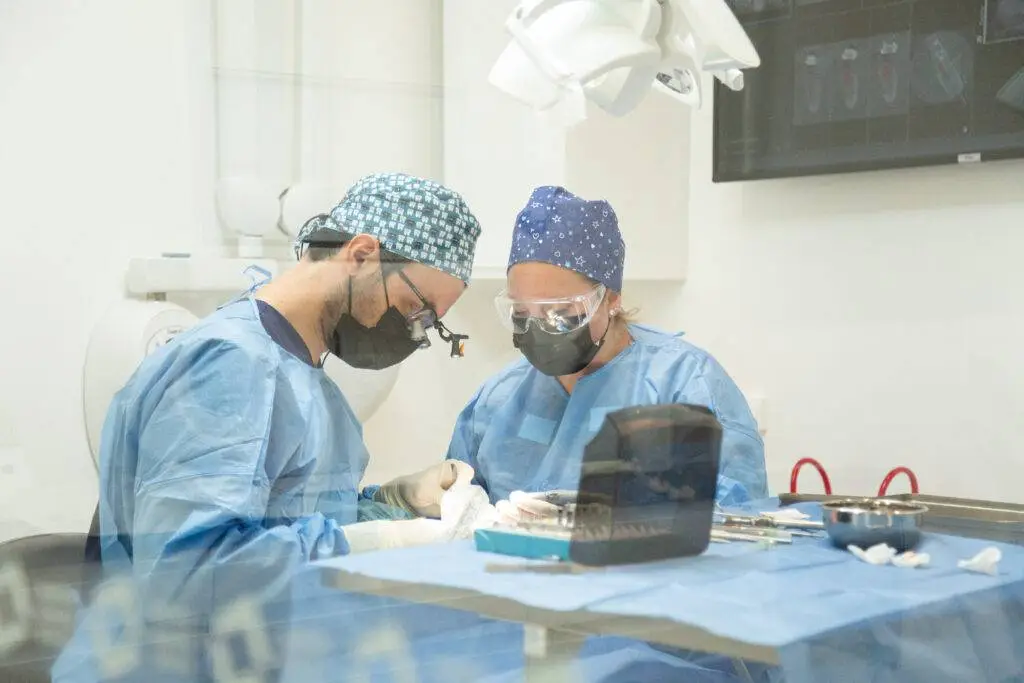 chirurgie dentaire au bloc opératoire, Cabinet Dentaire Cubzaguais